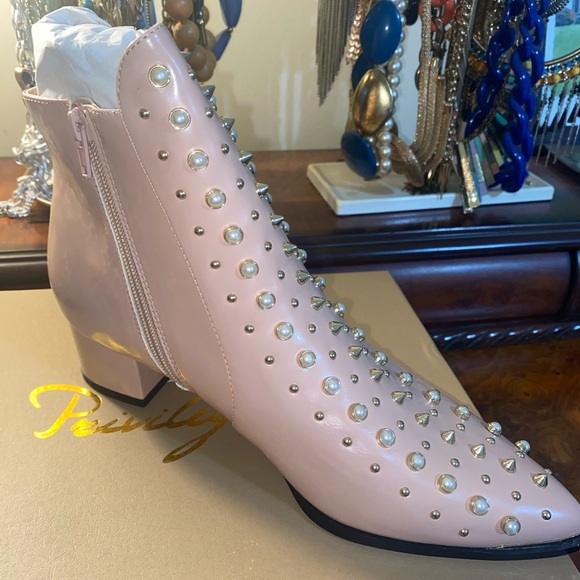 Women’s Ankle Boots - Picture 3 of 3